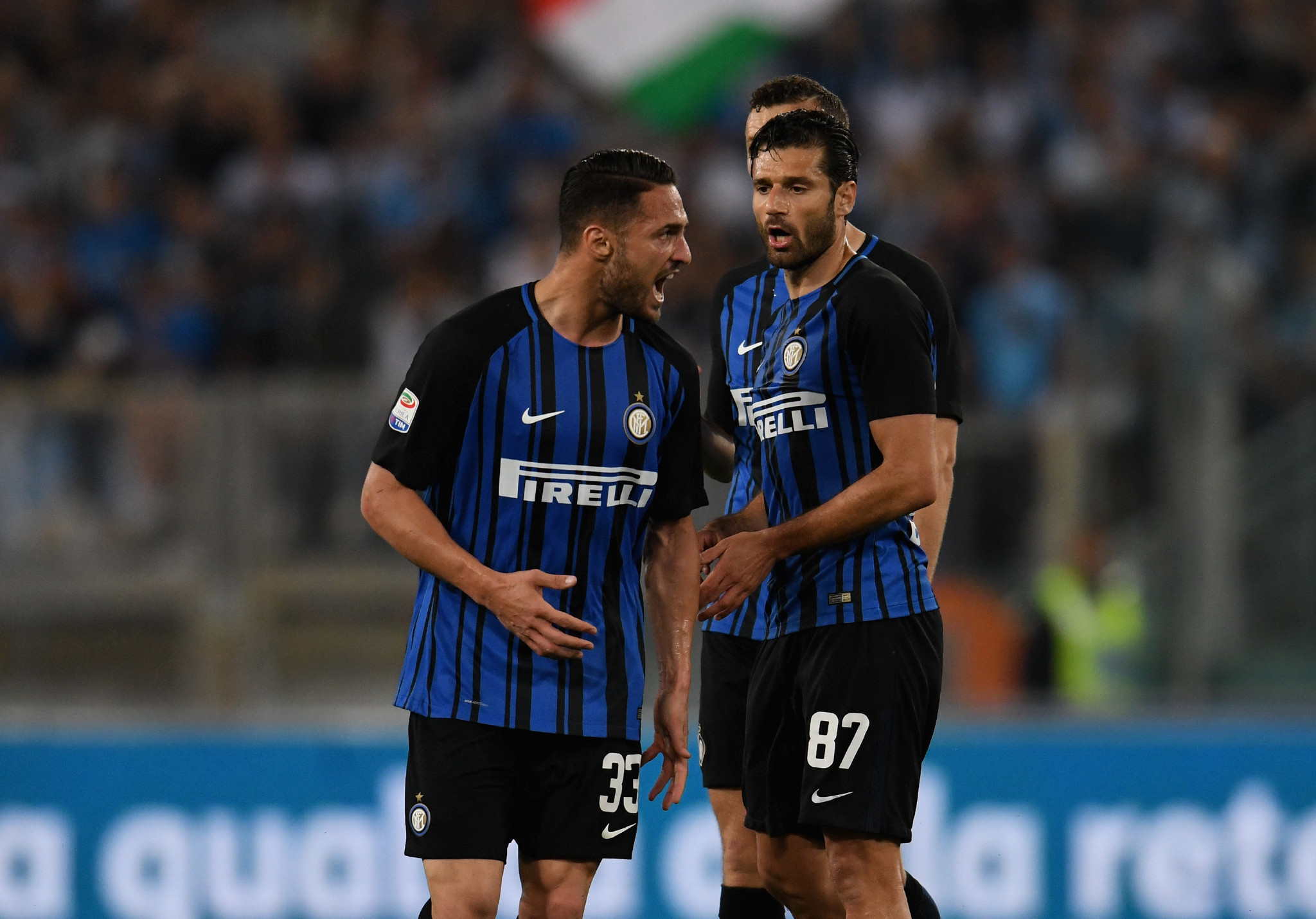 背后是三根 背后是三根